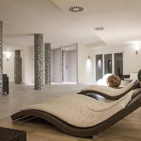 Alpennest - Balcony & Sauna Access Seefeld in Tirol