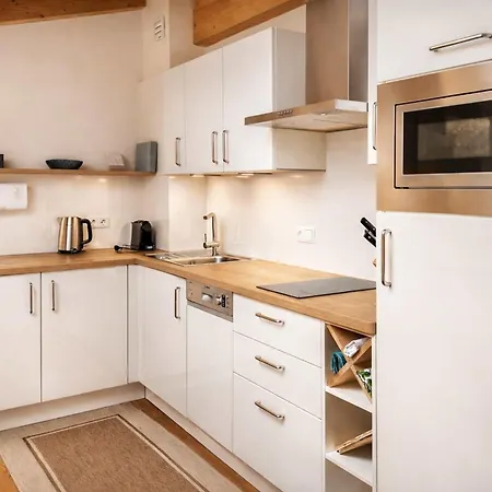 Semesterbostad Alpennest - Balcony & Sauna Access *